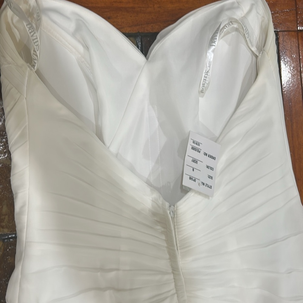 David’s Bridal - Brand New Wedding Gown - Size 6 CG - Picture 3 of 11